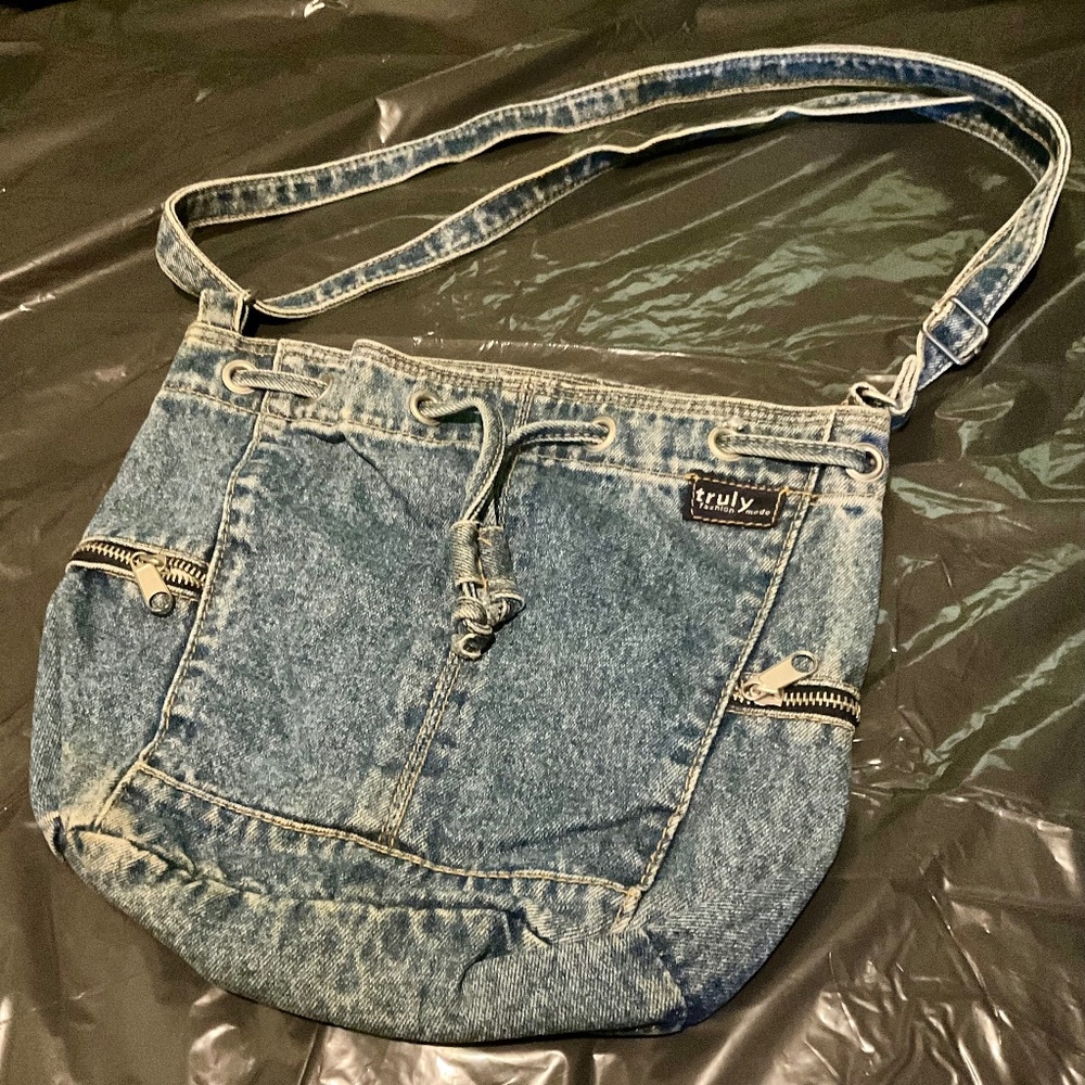 TRULY FASHION  Blue Jean purse ..vintage .